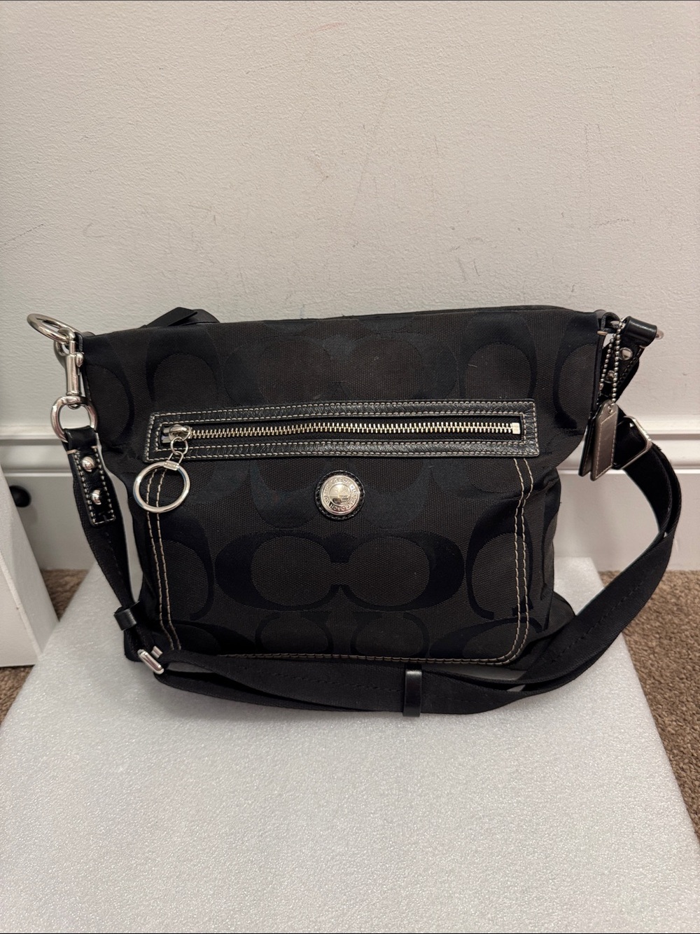 Coach daisy signature swingback crossbody bag purse 2 hangtags